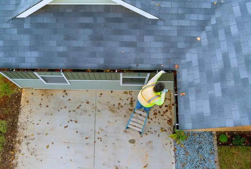 roof-cleaning