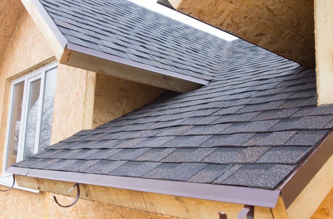 Recently installed black shingle rood in Vero Beach, FL
